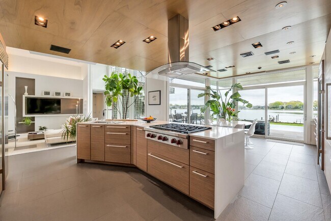 Building Photo - 54 Bay View Dr E