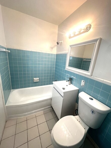 Bathroom - 3149 Center St