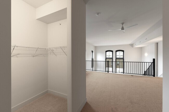 Building Photo - Burton One Bedroom Loft