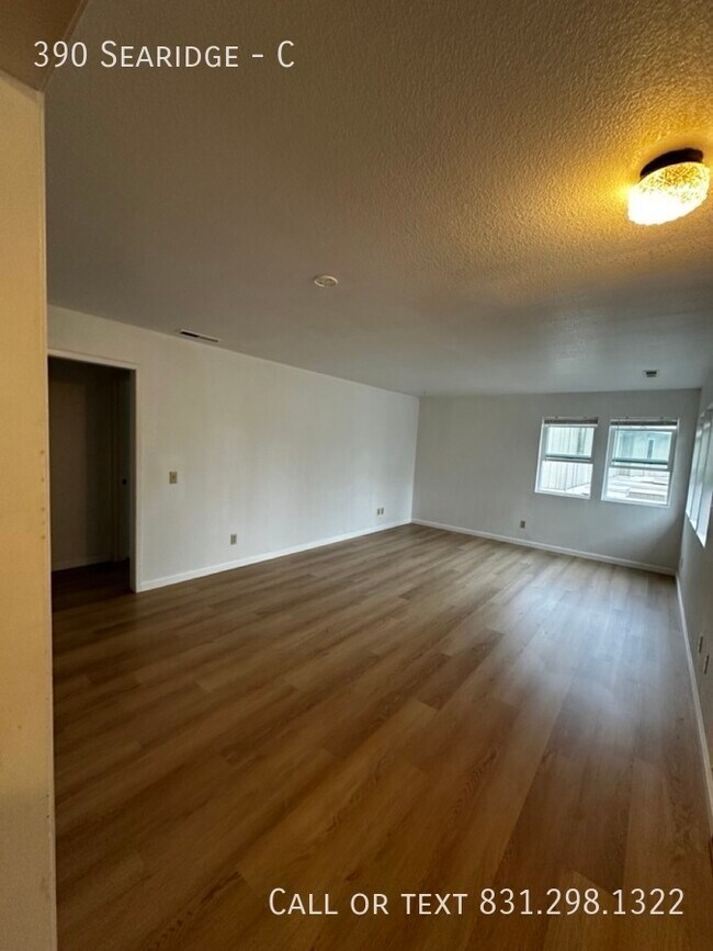 Building Photo - 390 Searidge-C