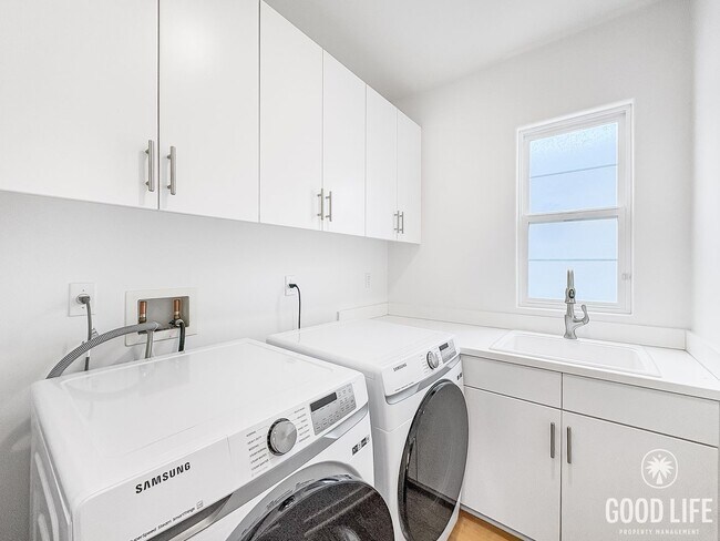 Building Photo - Great 4B/3BA House Available for Lease in ...