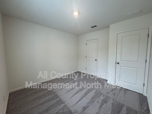 Building Photo - 268 Rydal Wy
