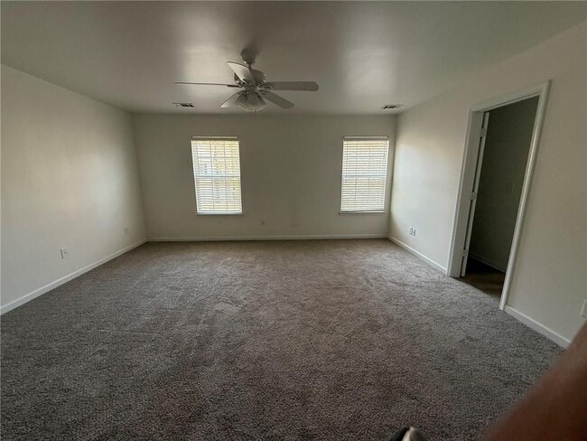 Building Photo - 2350 Mayfair Dr