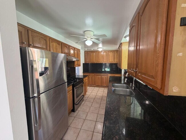 Building Photo - 10670 Minette Dr