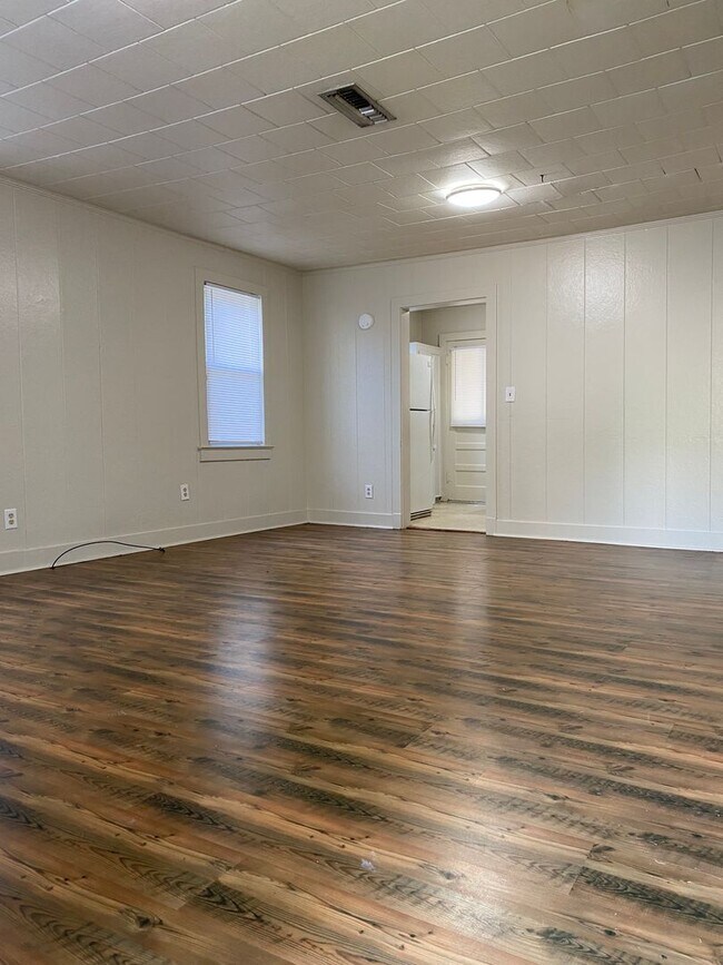 Building Photo - 115 Woodrow St