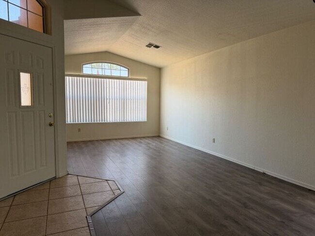 Building Photo - 15435 S 44th Way