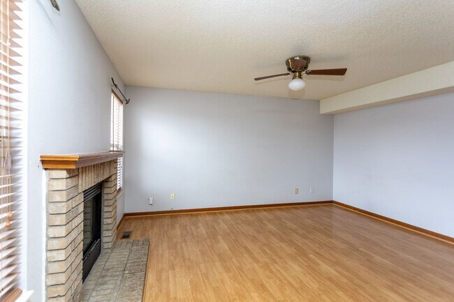 Building Photo - 1130 Pond Side Dr