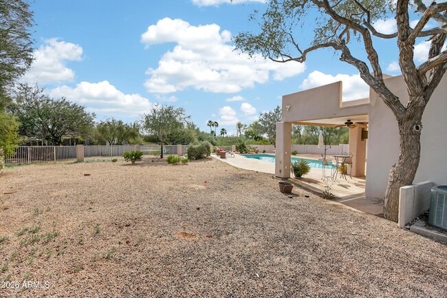 Building Photo - 8001 E Vista Bonita Dr