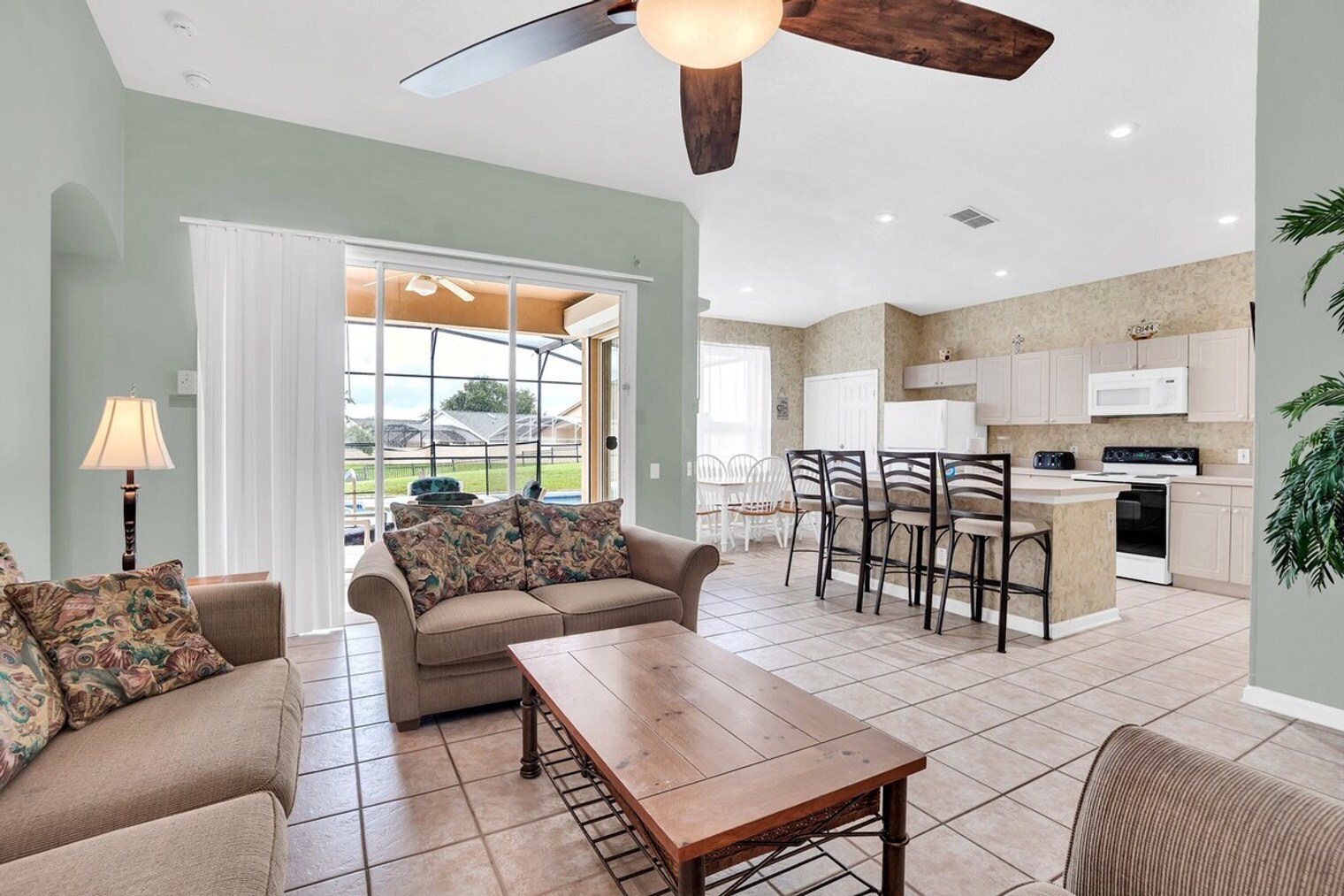 Building Photo - 8144 Fan Palm Way