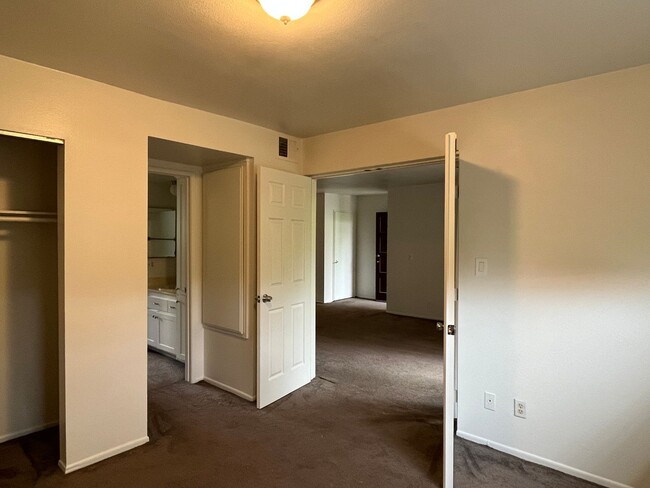 Building Photo - 2 Bedroom Condo in Diamond Bar