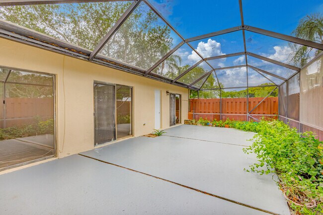 Building Photo - 1240 Summit Pl Cir