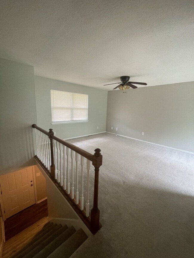 Building Photo - 409 NE Westwind Dr