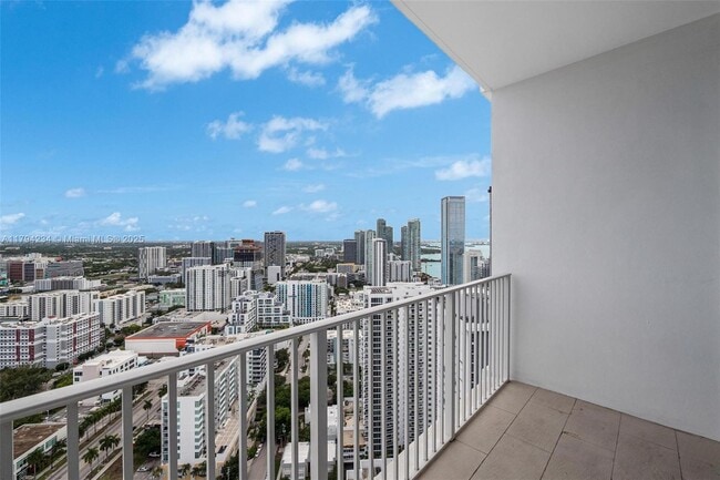 Building Photo - 2020 N Bayshore Dr