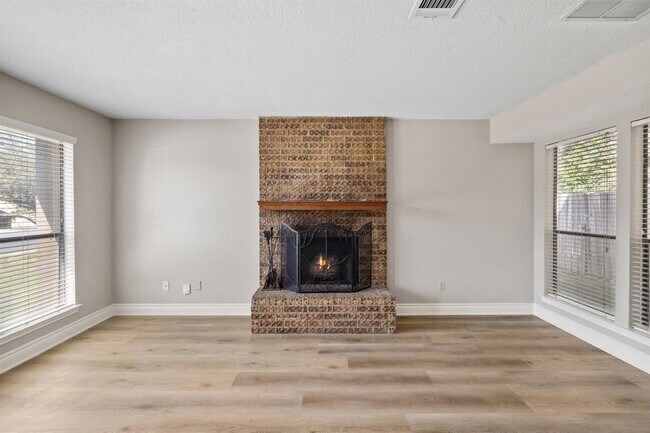 Building Photo - 6525 Hart Ln
