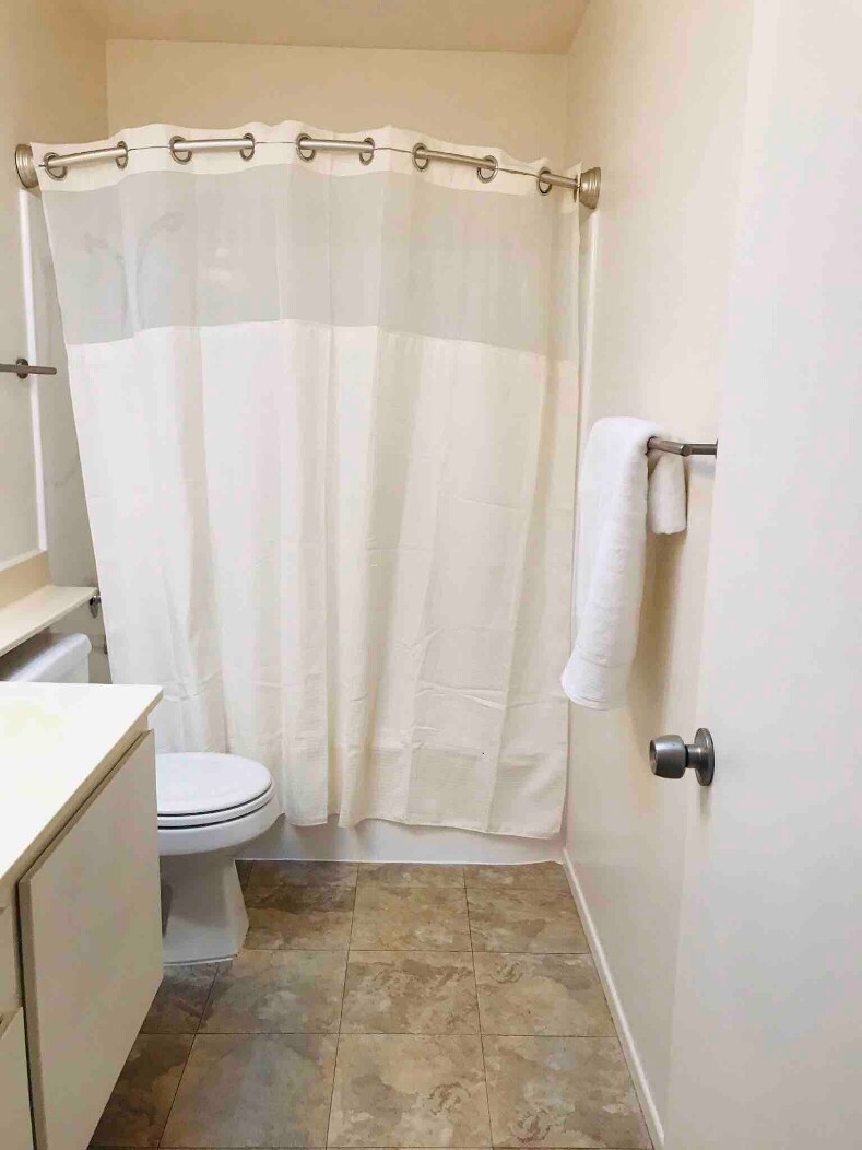 Building Photo - 4900 Overland Ave