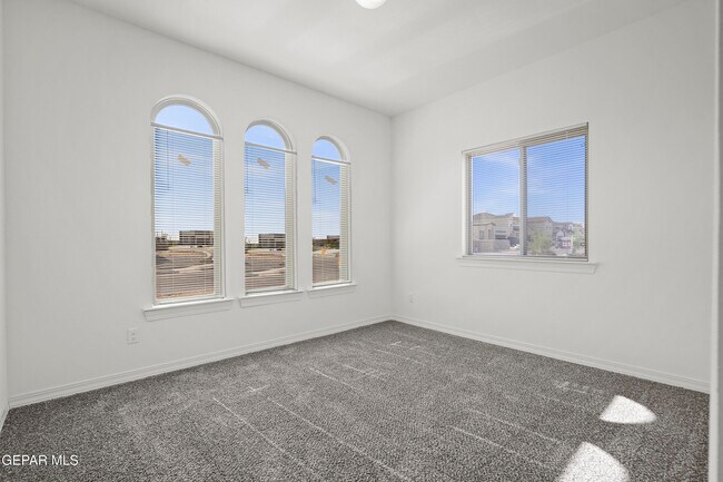 Building Photo - 1041 Summer Lake St