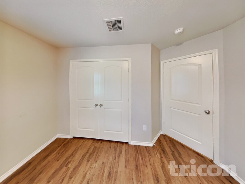 Building Photo - 1937 Briar Grove Dr