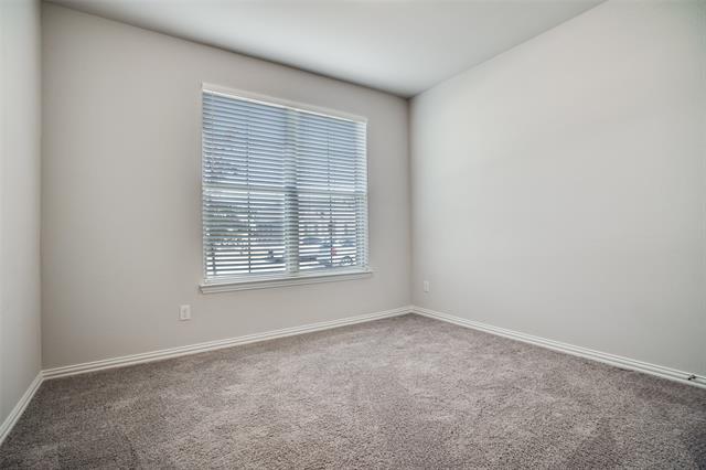 Building Photo - 1224 W Yarrow Ave