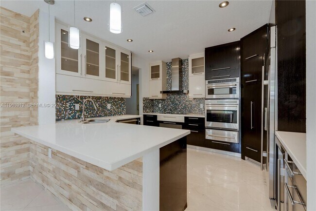 Building Photo - 7044 NW 115th Ct