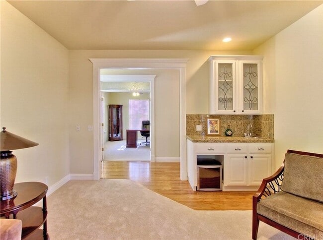 Building Photo - 1865 Vineyard Dr