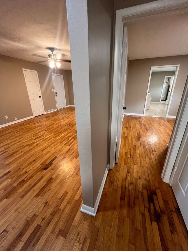 Building Photo - 3 bedroom 2 bathroom located near MSU
