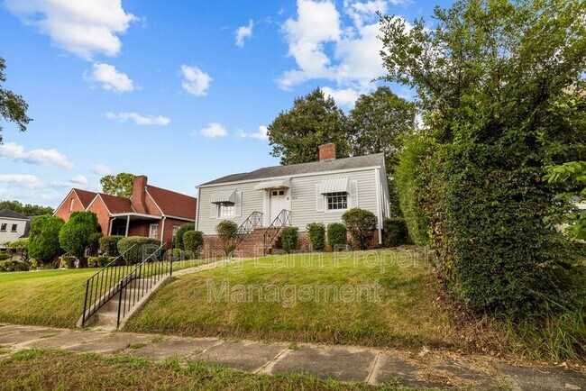 Building Photo - 905 7th St W
