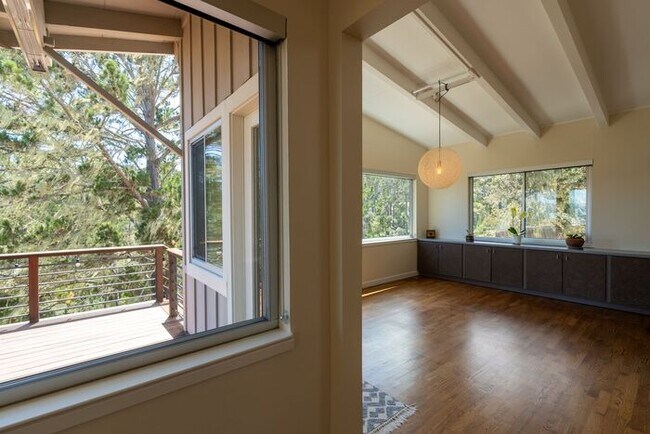 Building Photo - Hilltop Monterey Home