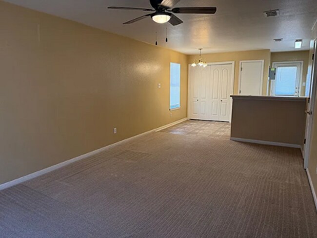 Building Photo - 711 S Amy Ln