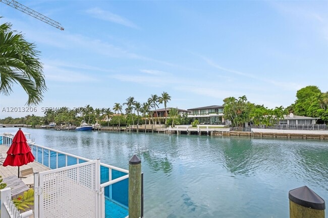 Building Photo - 9800 W Bay Harbor Dr