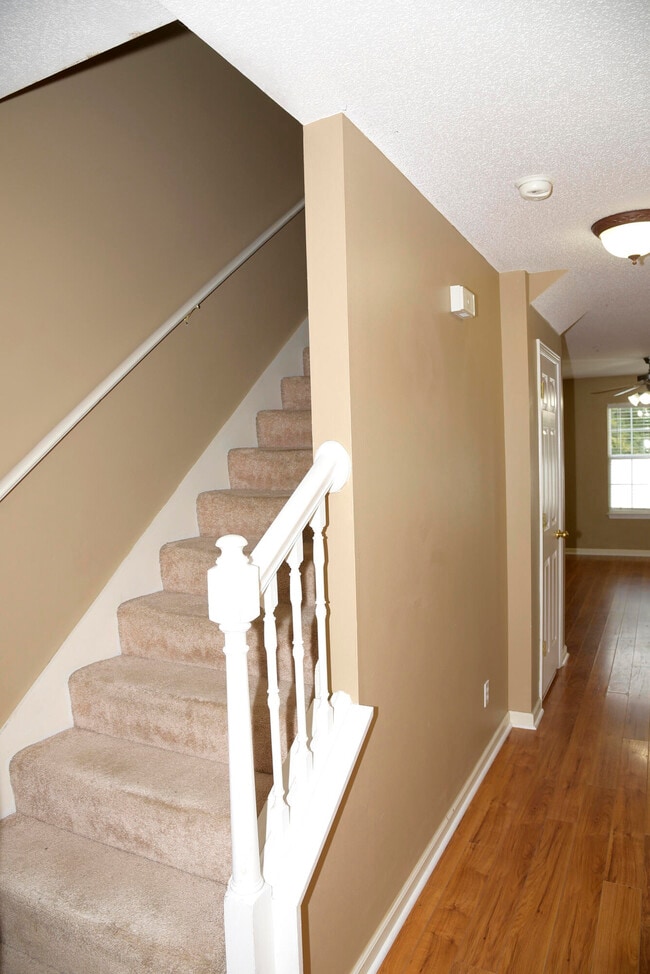 Building Photo - 406 Crooked Pine Trail