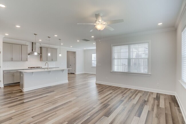 Building Photo - Light & Bright 4BR 3BA house in Tryon, Wak...