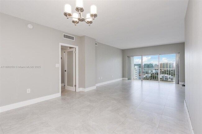 Building Photo - 500 Bayview Dr