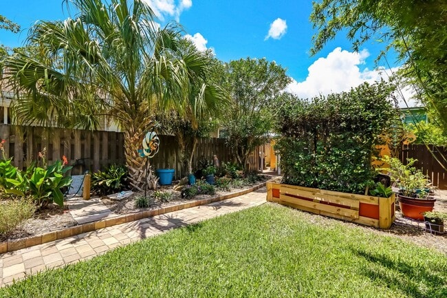 Building Photo - Charming Cottage in the Heart of Amelia Island: Your Perfect Rental Haven!
