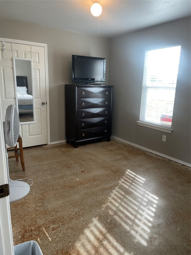 Building Photo - 363 N Rife St