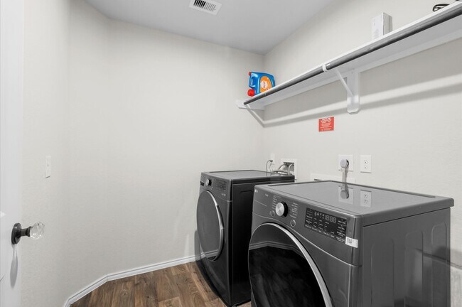 Building Photo - 8207 Amaryllis Ct