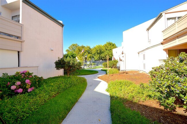 Building Photo - 3238 Ashford St