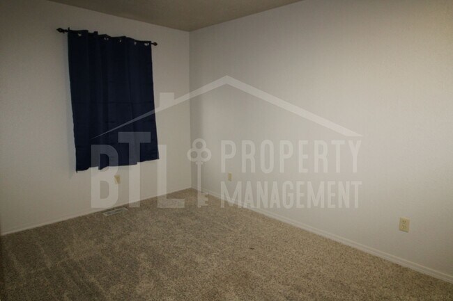 Building Photo - Beautiful Duplex in Kimberling City - Utilities included!