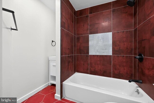 Building Photo - 2239 W Oxford St