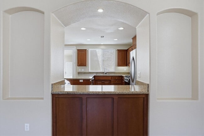 Building Photo - 3 Bedroom Home Available Now!