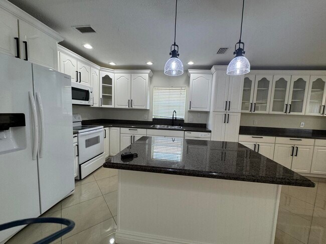 Building Photo - 20844 Concord Green Dr W