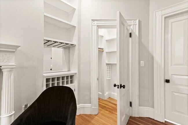 Building Photo - 473 Beacon St