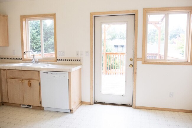 Building Photo - Beautiful Single Family Home In Beaverton  Showings Start 7/6