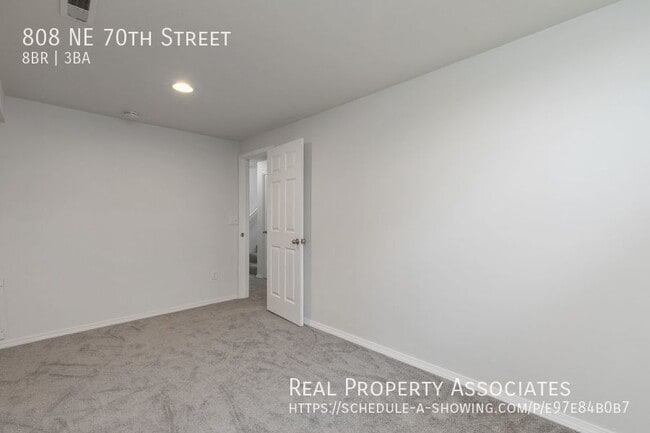 Building Photo - 808 NE 70th St