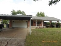 Building Photo - 2709 NW Marion Ave