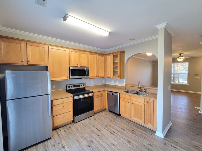 Building Photo - Lovely, Move in Ready 2 Bedroom in Matthews