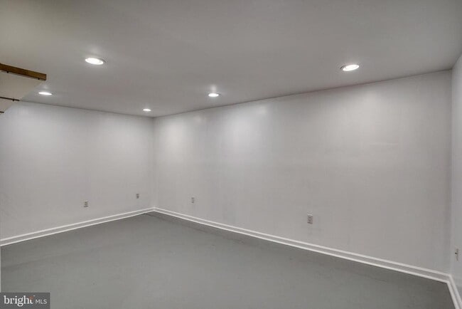 Building Photo - 124 Hilldale Ct