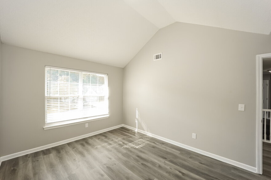 Building Photo - 265 Redding Ridge