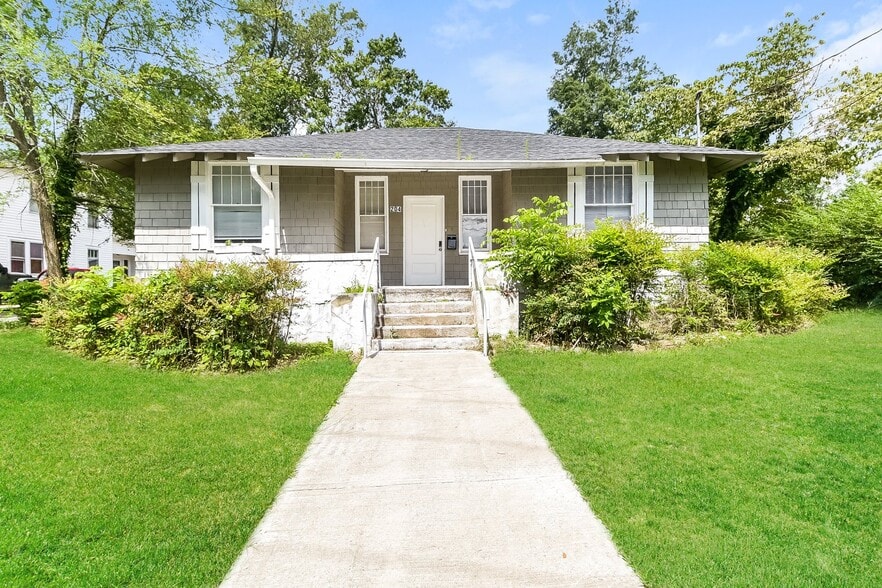 Building Photo - 204 S Adair St