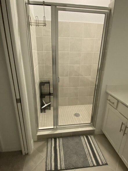 Master Shower Stall - 17475 Opal Sand Dr