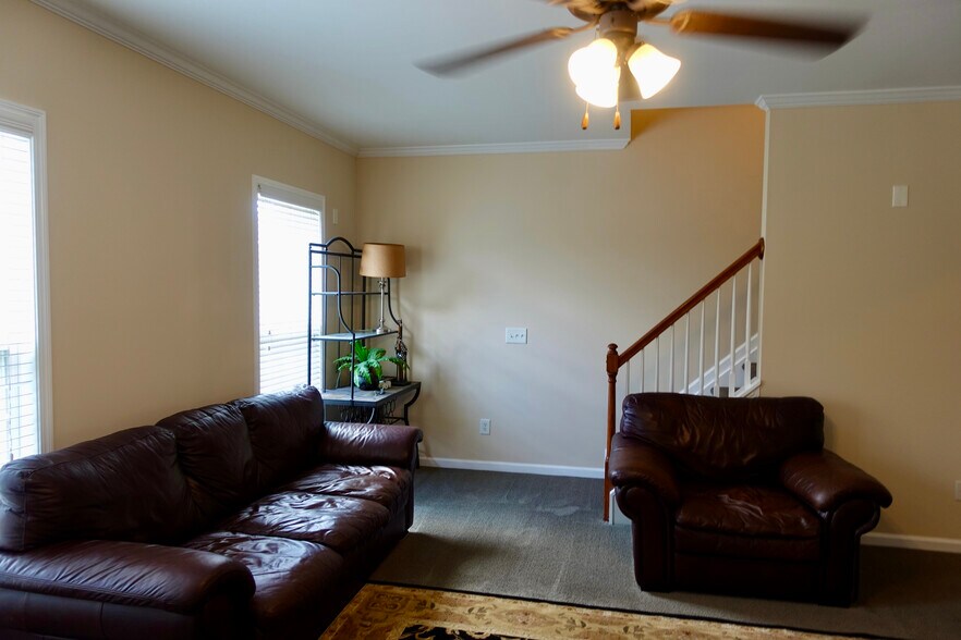 Primary Photo - 3304 Chastain Gardens Dr NW